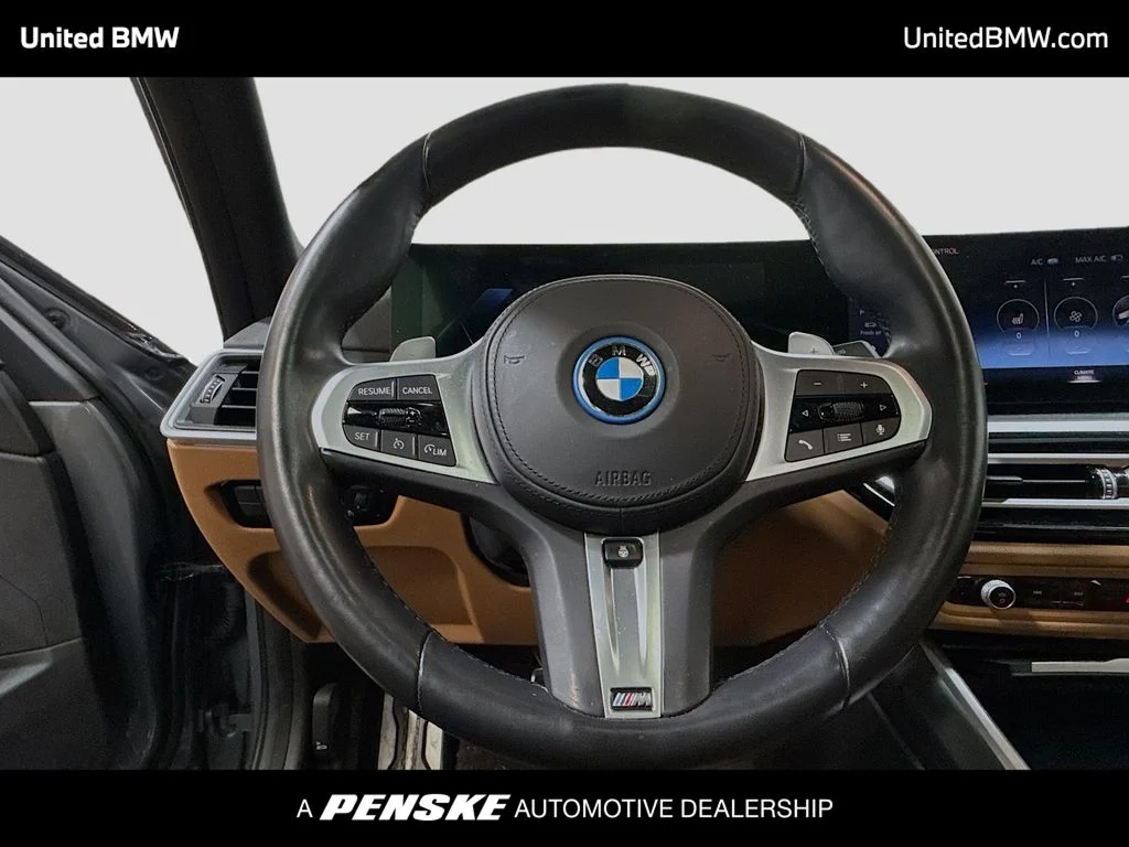 2023 BMW 3 Series 330e - Photo 6