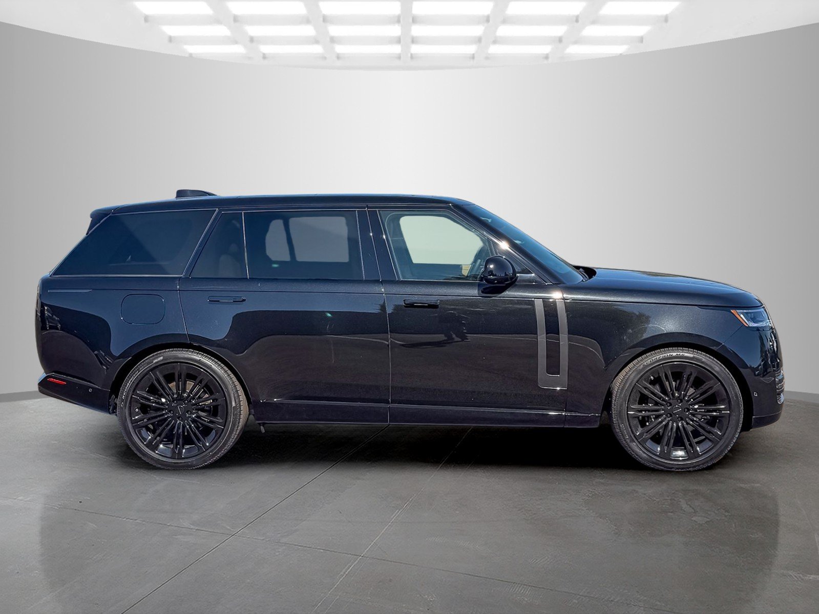 New 2026 Santorini Black Land Rover SE image 6
