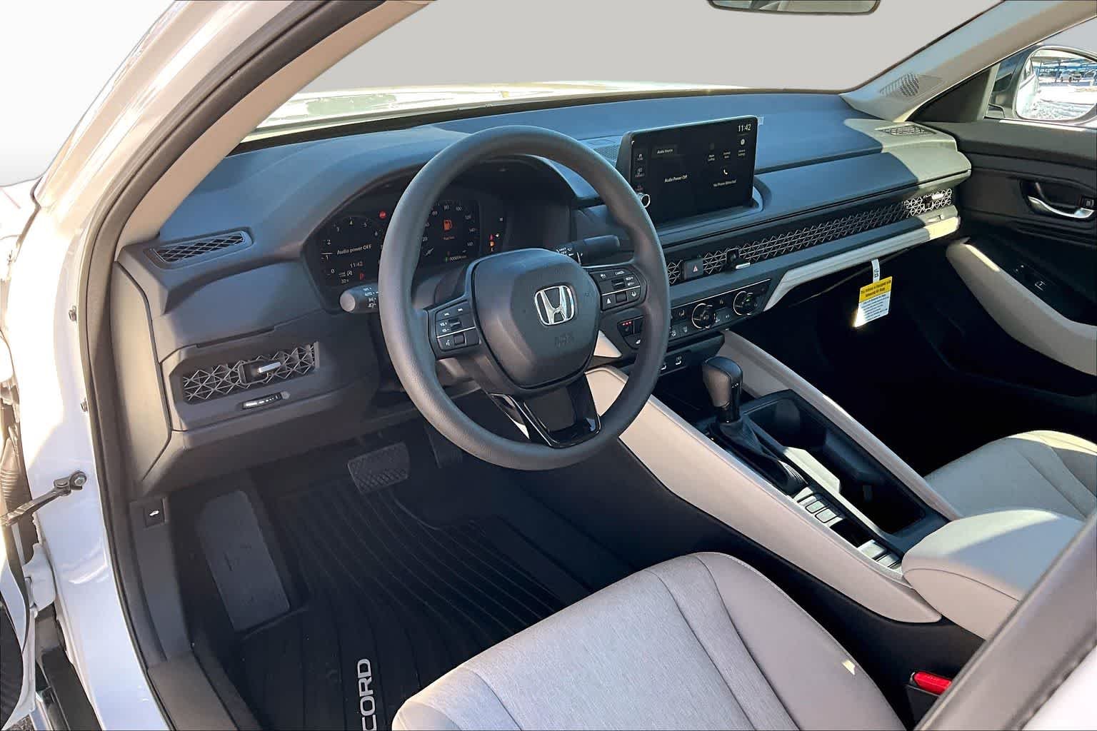 New 2026 Platinum White Pearl Honda SE image 8