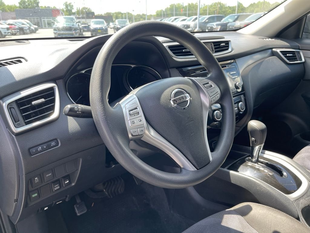 Used 2015 Super Black Nissan SV image 12
