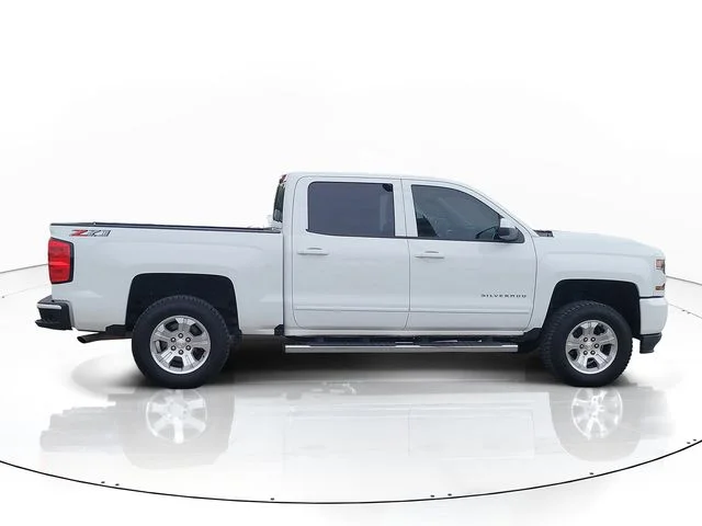 Used 2018 White Chevrolet LT image 4