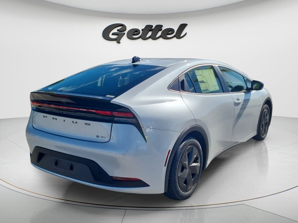 New 2027 Wind Chill Pearl <sup>1</sup> Toyota  LE image 5