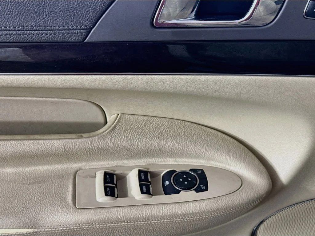 Used 2019 White Lincoln Standard image 21