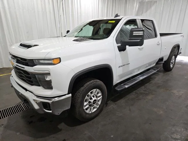 Used 2025 Summit White Chevrolet LT image 35