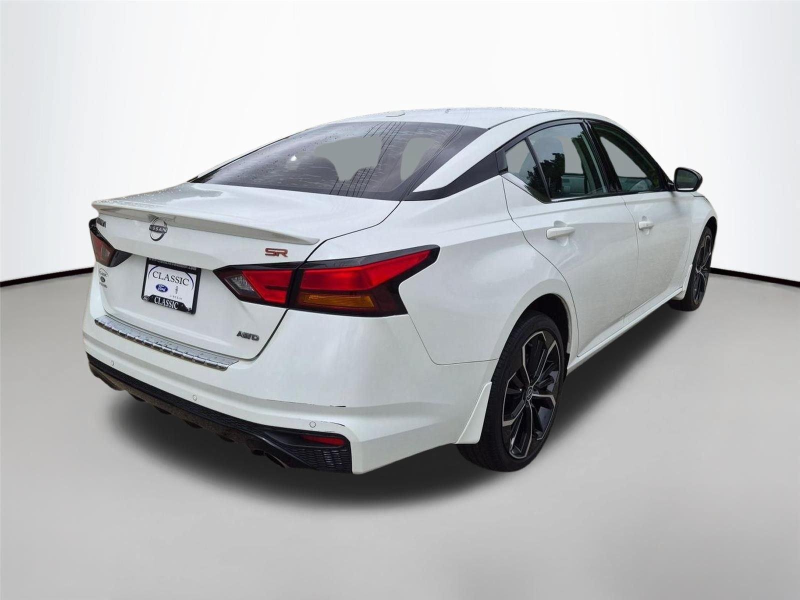Used 2023 Glacier White Nissan 2.5 SR image 5