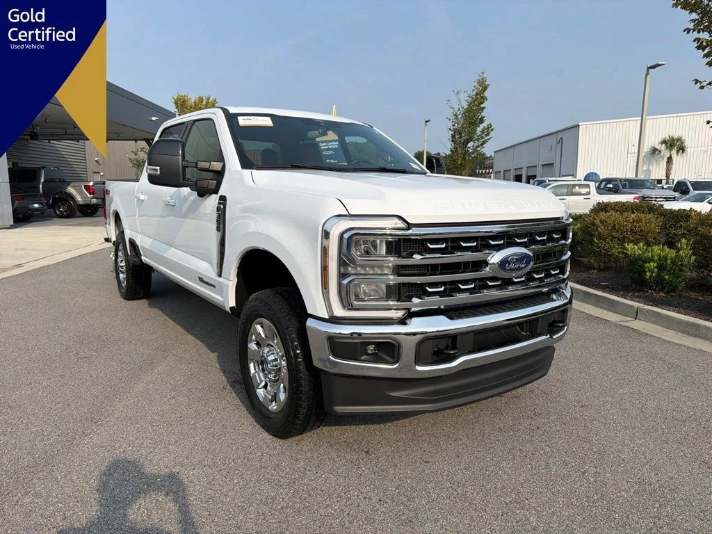 Certified Used 2026 Oxford White Ford Lariat image 1