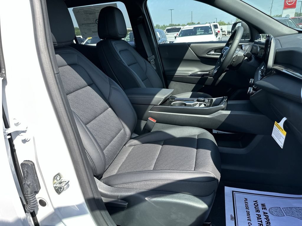 New 2026 Summit White Chevrolet LT image 30