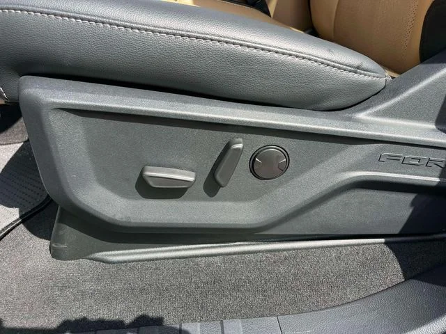 New 2027 Star White Metallic Tri-Coat Ford F-350® Lariat® image 22