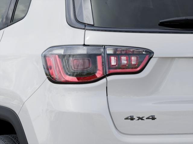 New 2026 Bright White Clear-Coat Exterior Paint Jeep Latitude image 35