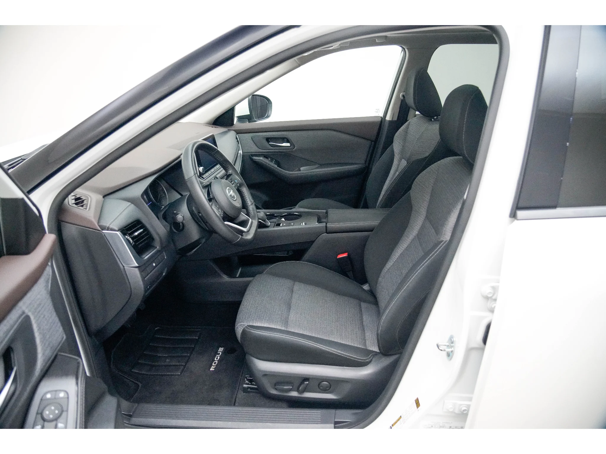 Used 2021 Pearl White Tricoat Nissan SV image 19