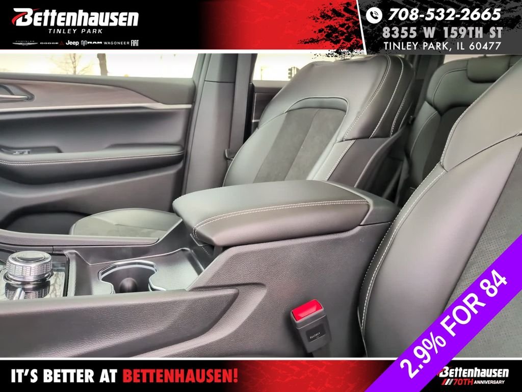 New 2026 Diamond Black Crystal Pearlcoat Jeep Altitude image 31