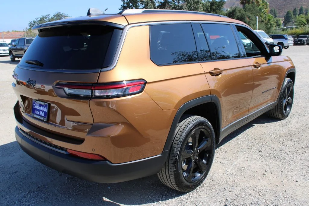New 2026 Copper Shino Metallic Clear-Coat Exterior Paint Jeep Limited image 4