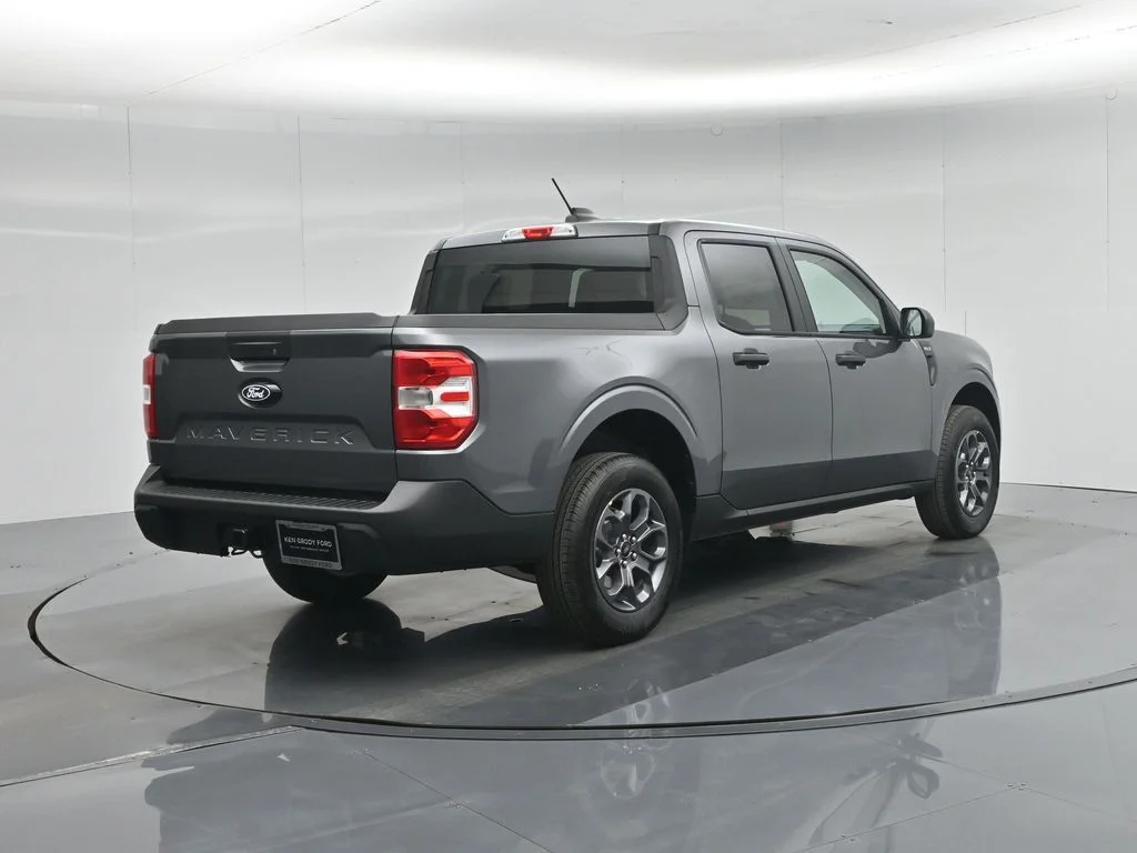 New 2026 Carbonized Gray Metallic Ford XLT image 28