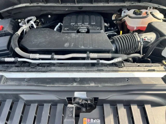 Used 2025 White Chevrolet LT image 29