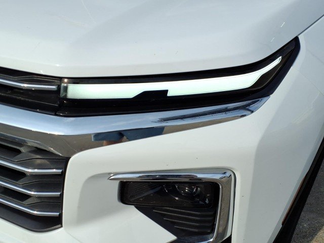 Used 2025 Summit White Chevrolet LT image 9