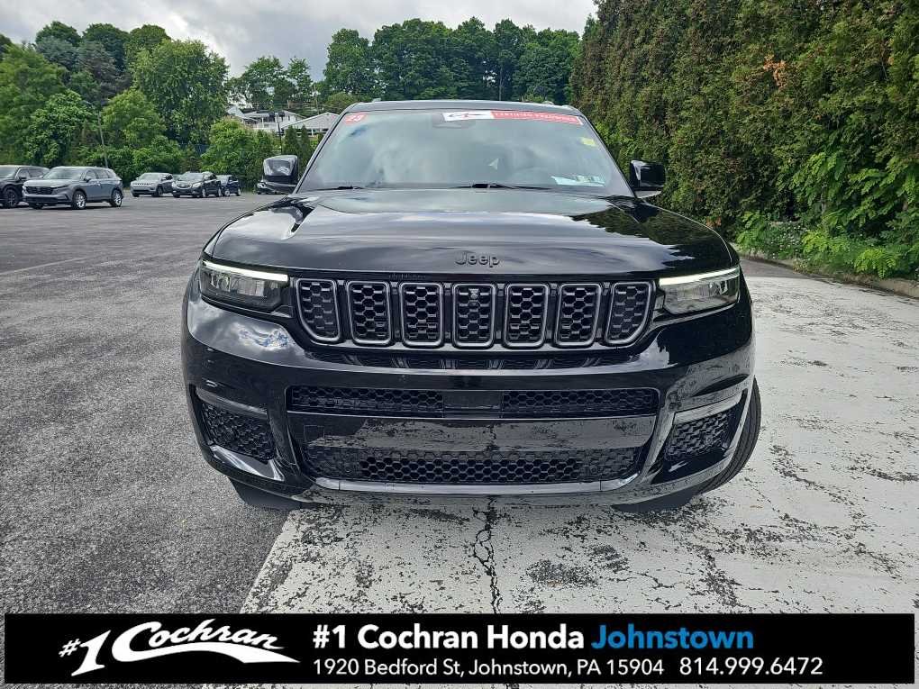 Used 2023 Diamond Black Crystal Pearlcoat Jeep Summit Reserve image 2
