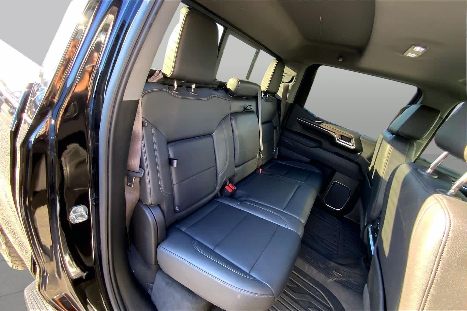 Used 2023 Onyx Black GMC SLT image 17