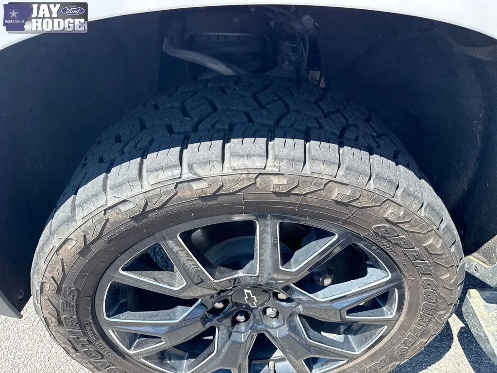 Used 2023 Iridescent Pearl Tricoat Chevrolet High Country image 26