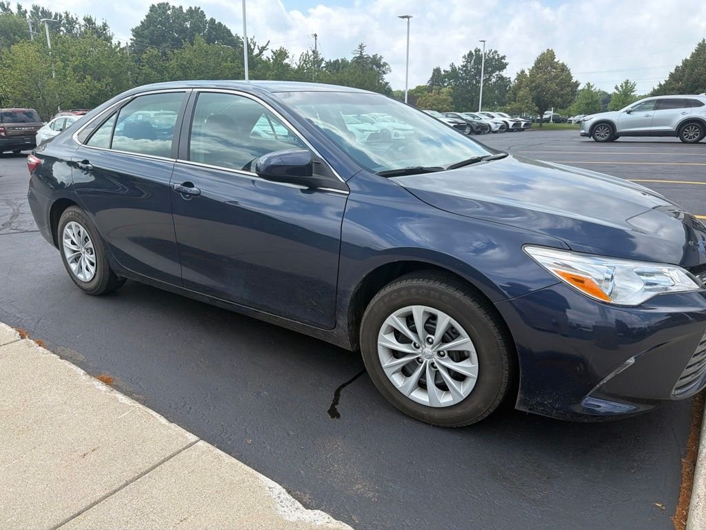 Used 2015 Blue Toyota LE image 12