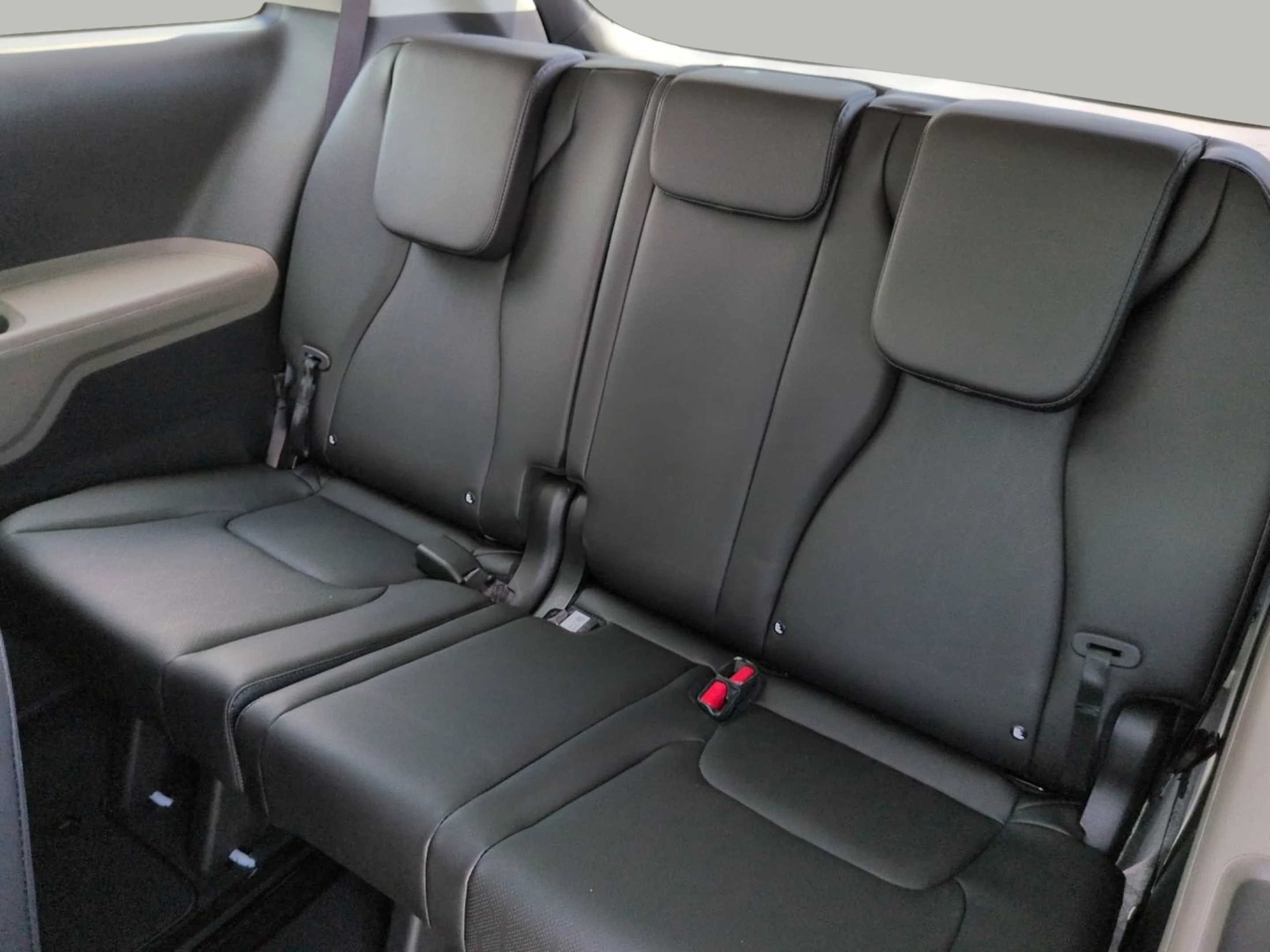 New 2027 Snow White Pearl Kia LXS image 17