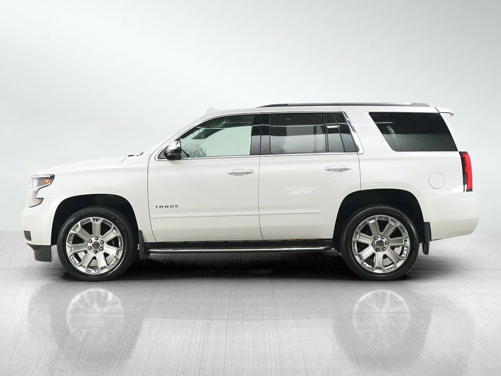 Used 2017 Chevrolet Tahoe Premier with VIN 1GNSKCKC7HR304081 for sale in Burnsville, Minnesota