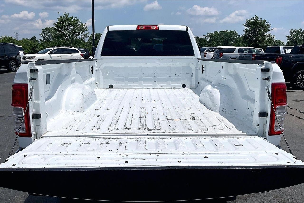 Used 2024 Bright White Clearcoat RAM Big Horn Crew Cab 4x4 8 Box image 9
