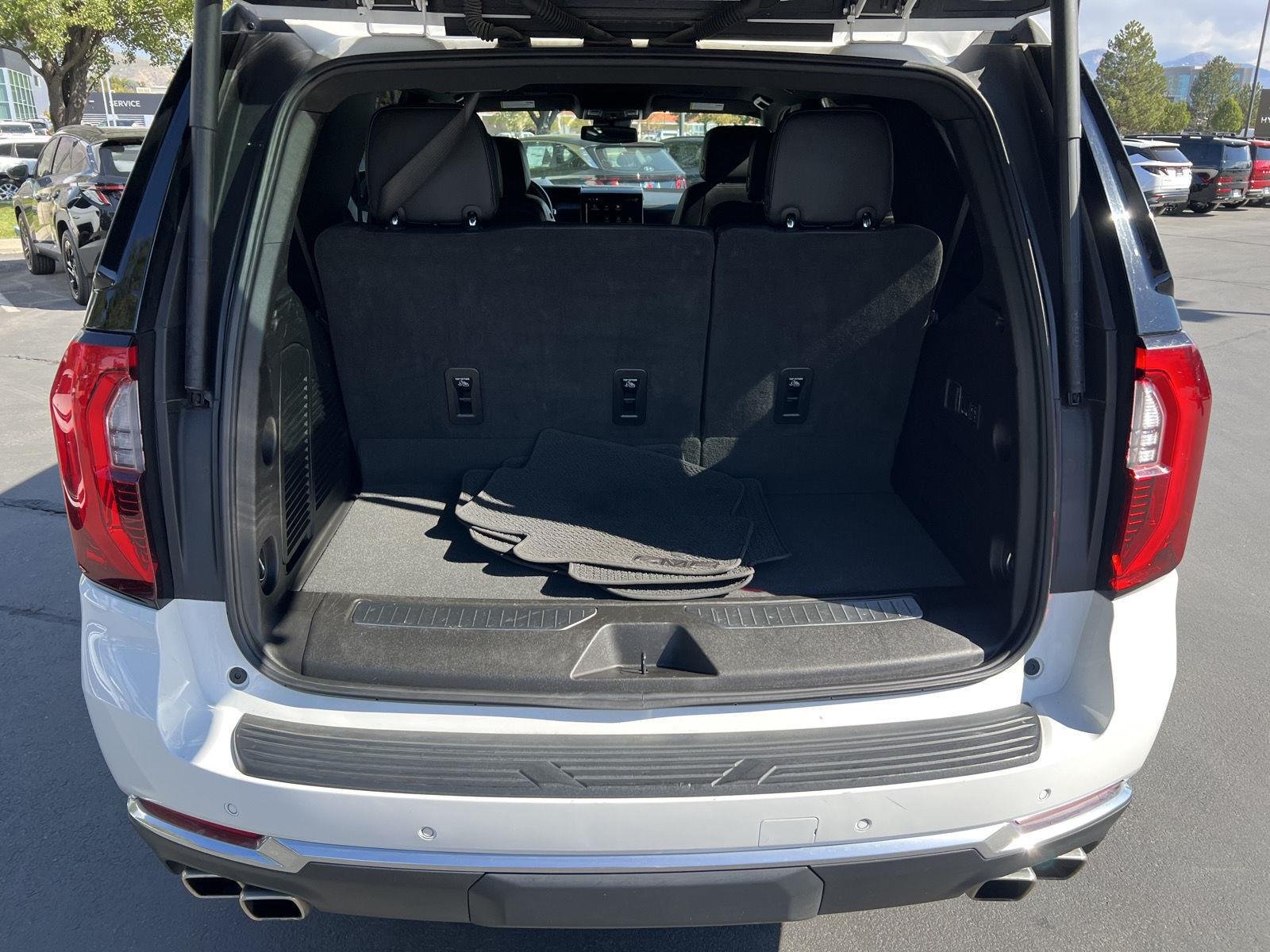 2025 GMC Yukon Denali - Photo 9