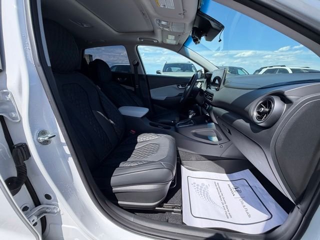 Used 2023 White Hyundai SEL image 17
