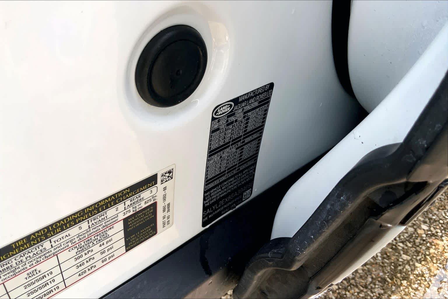 Used 2025 Fuji White Land Rover Dynamic SE image 33
