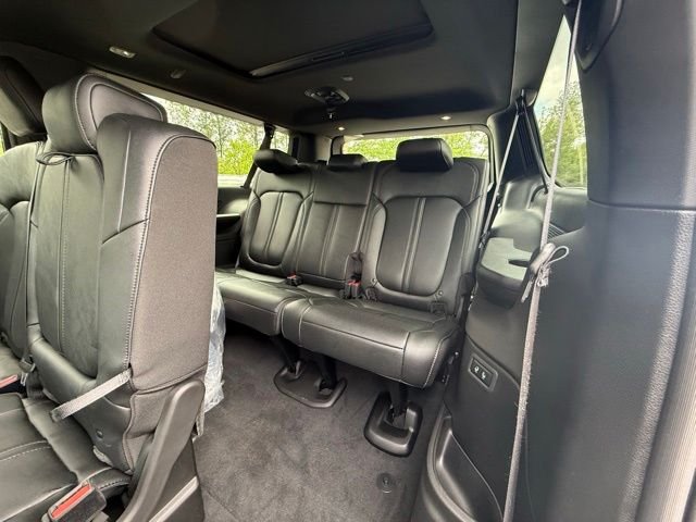 New 2026 Velvet Red Pearlcoat (DISC) Jeep Grand Wagoneer image 17