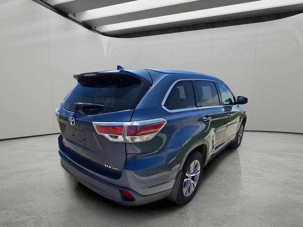 Used 2014 Shoreline Blue Pearl Toyota XLE image 5