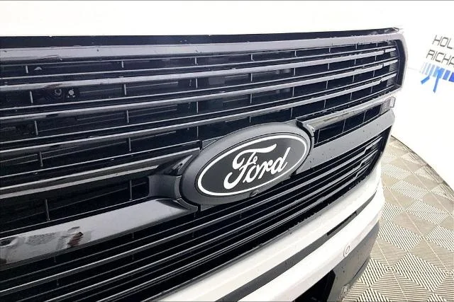 Used 2025 White Metallic Ford Platinum image 49
