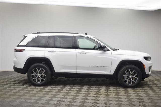 New 2025 Bright White Clear-Coat Exterior Paint Jeep Limited image 4