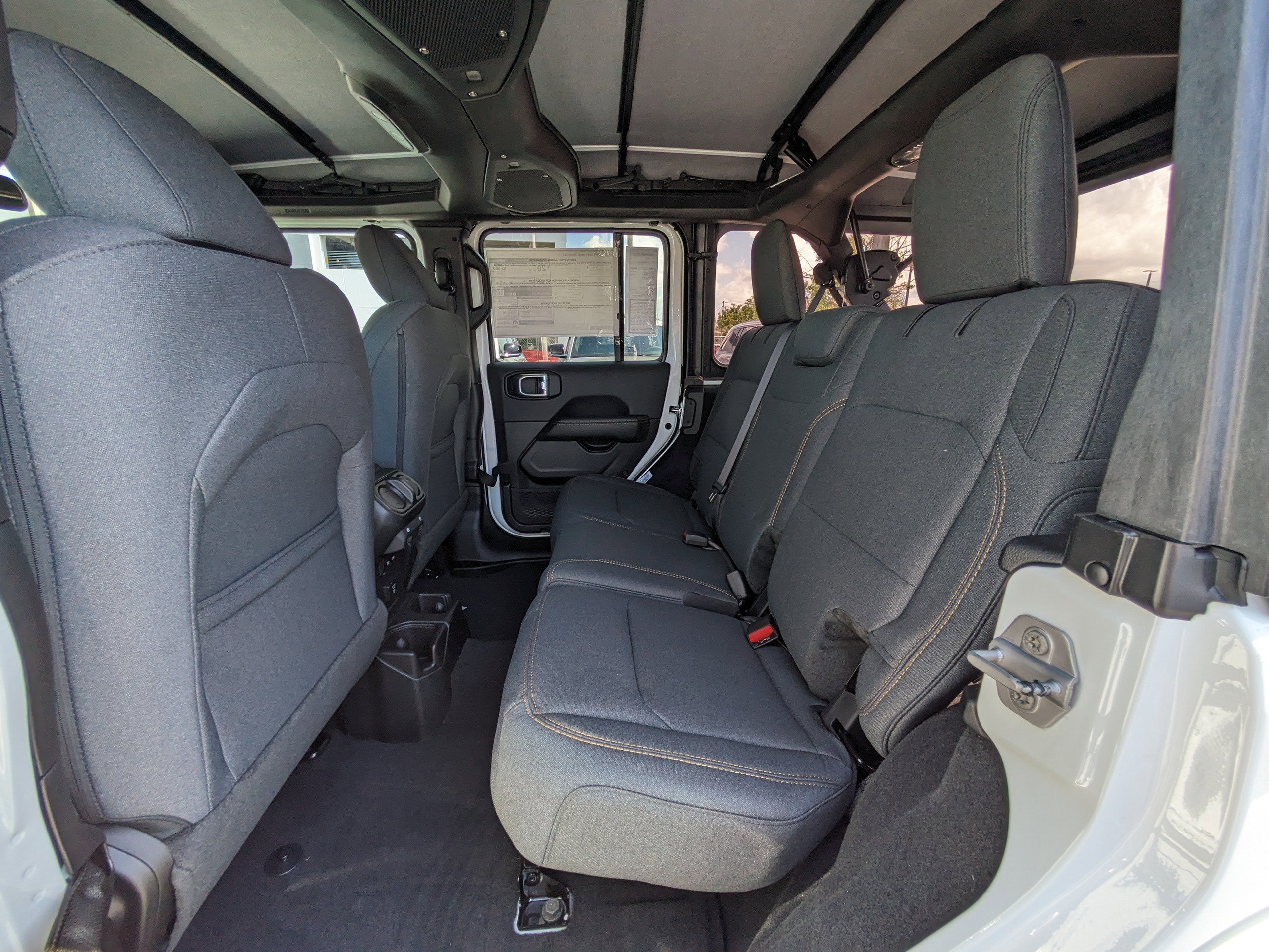 2025 Jeep Wrangler 4-Door Sahara - Photo 13