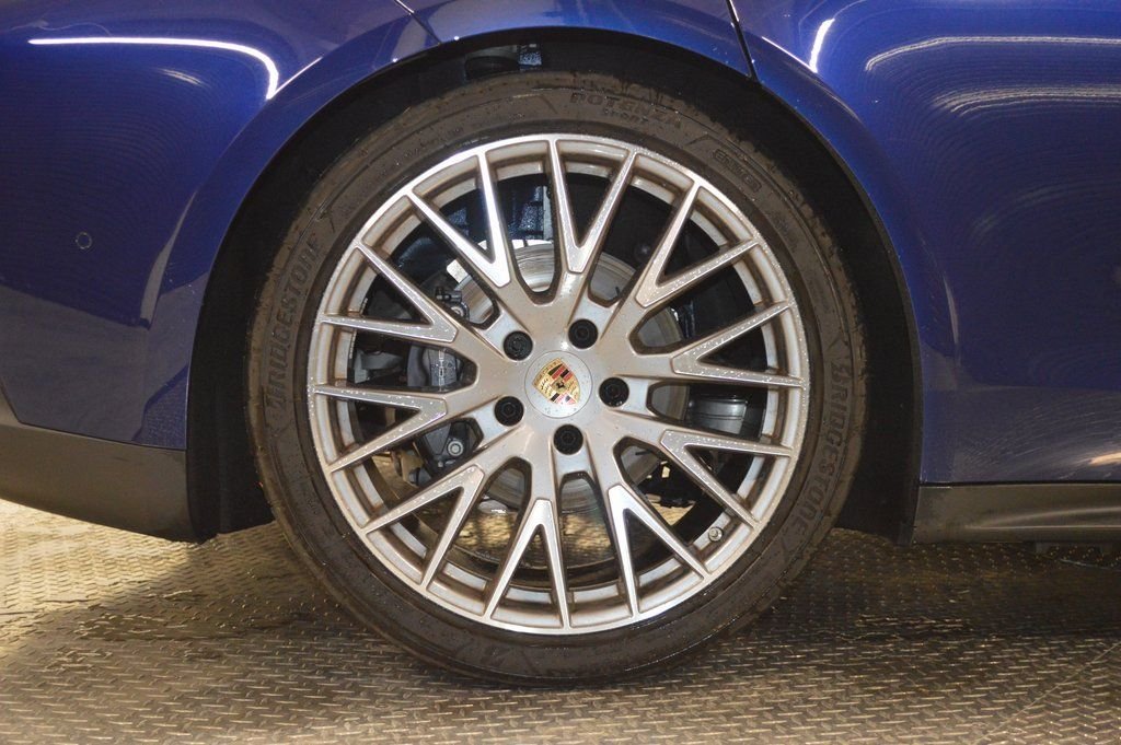 Used 2025 Blue Porsche  image 15