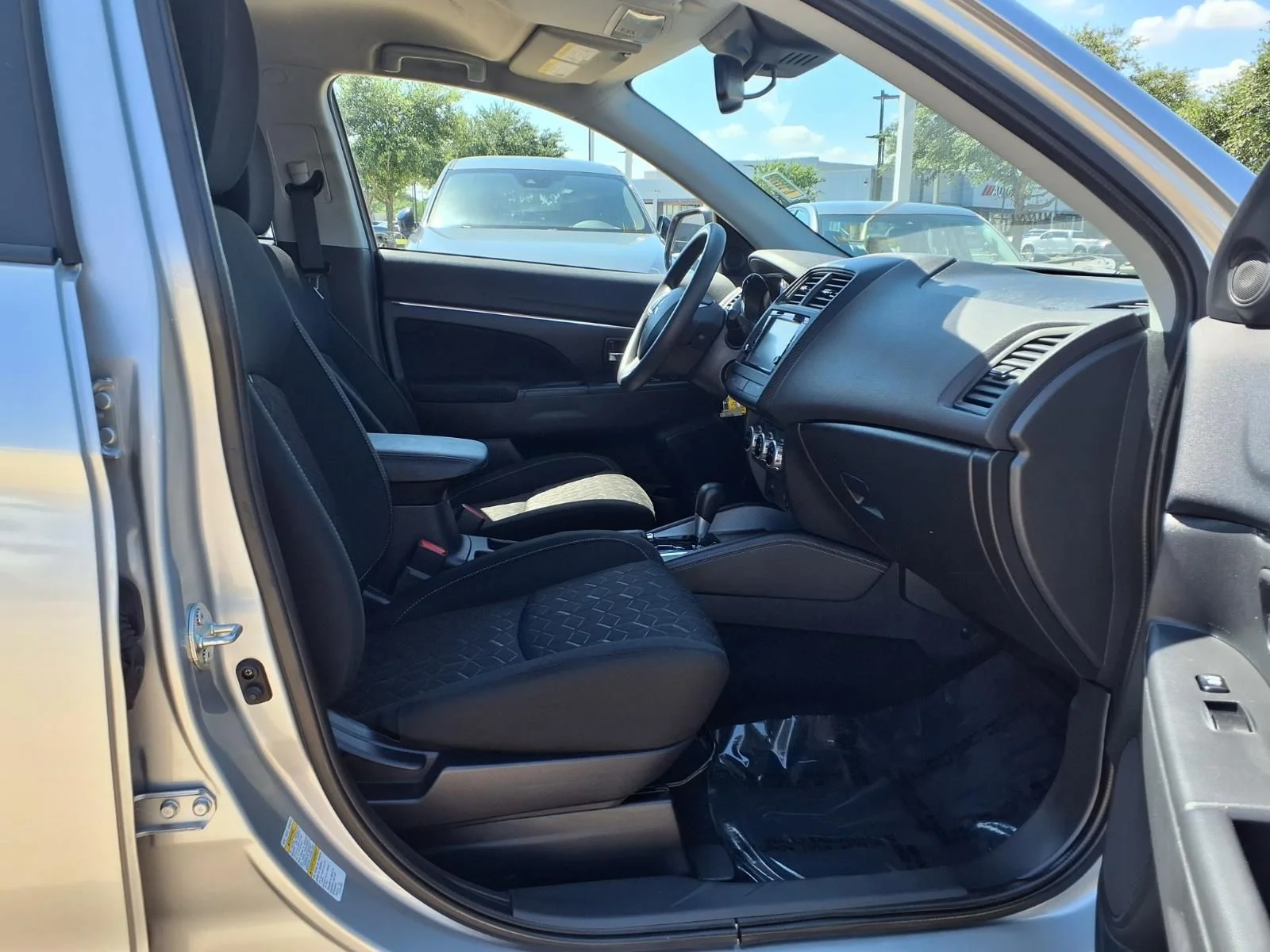 Used 2024 Silver Mitsubishi 2.0 S image 7