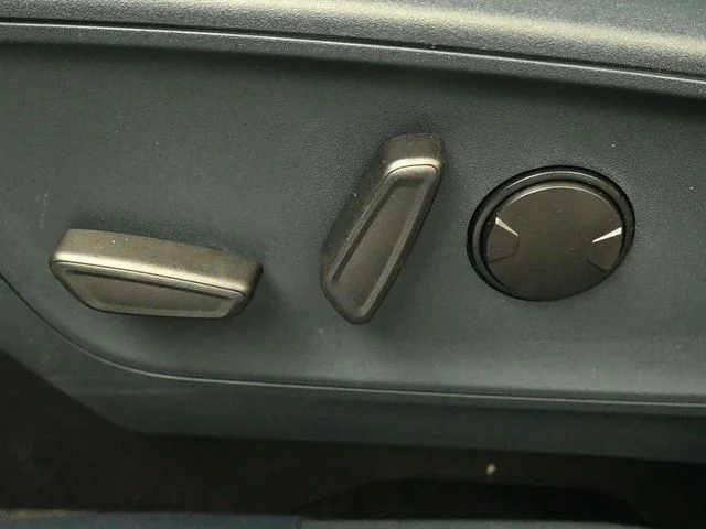 New 2026 Carbonized Gray Metallic Ford XLT image 12