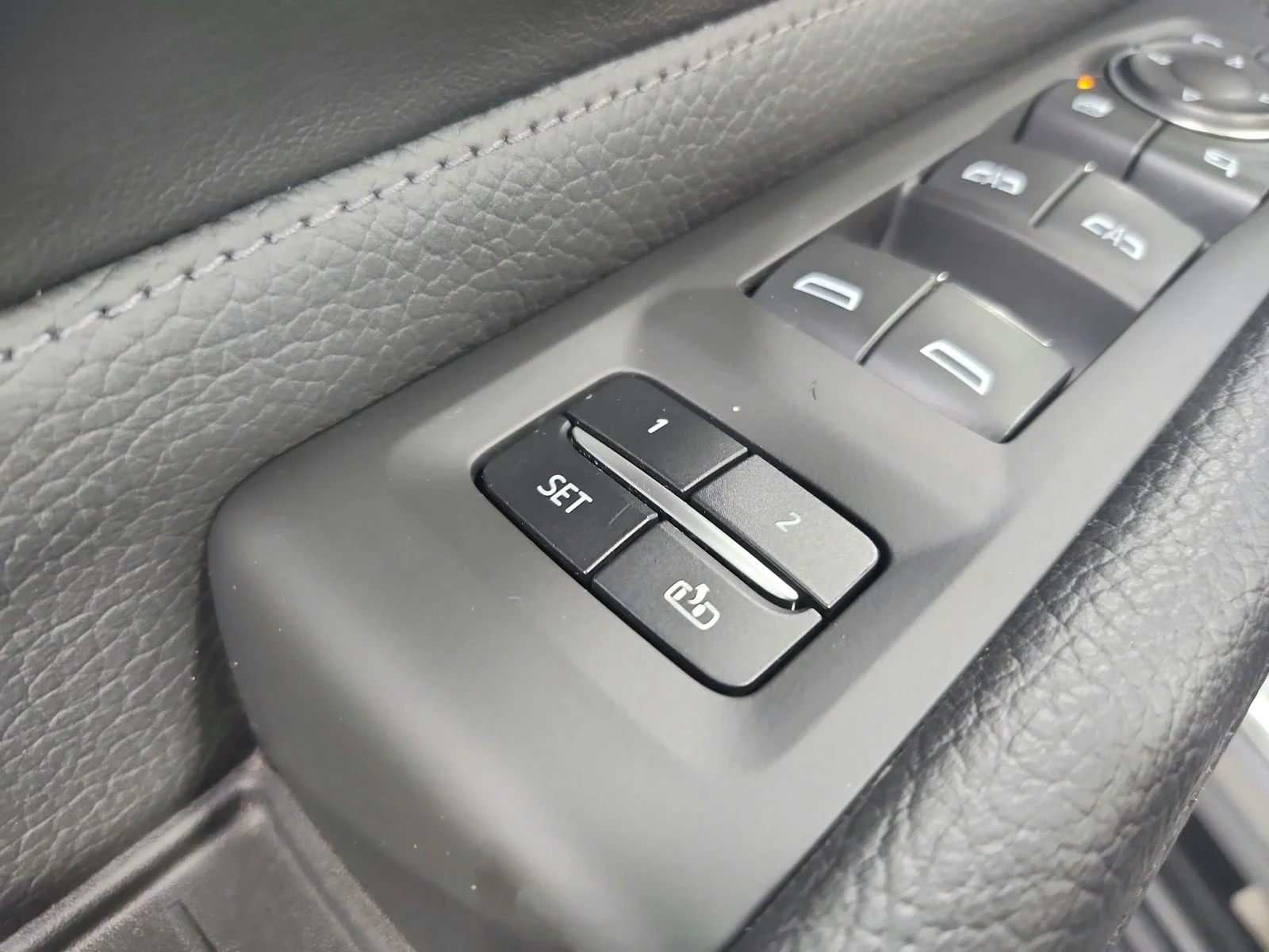 Used 2023 Silver GMC Denali image 21