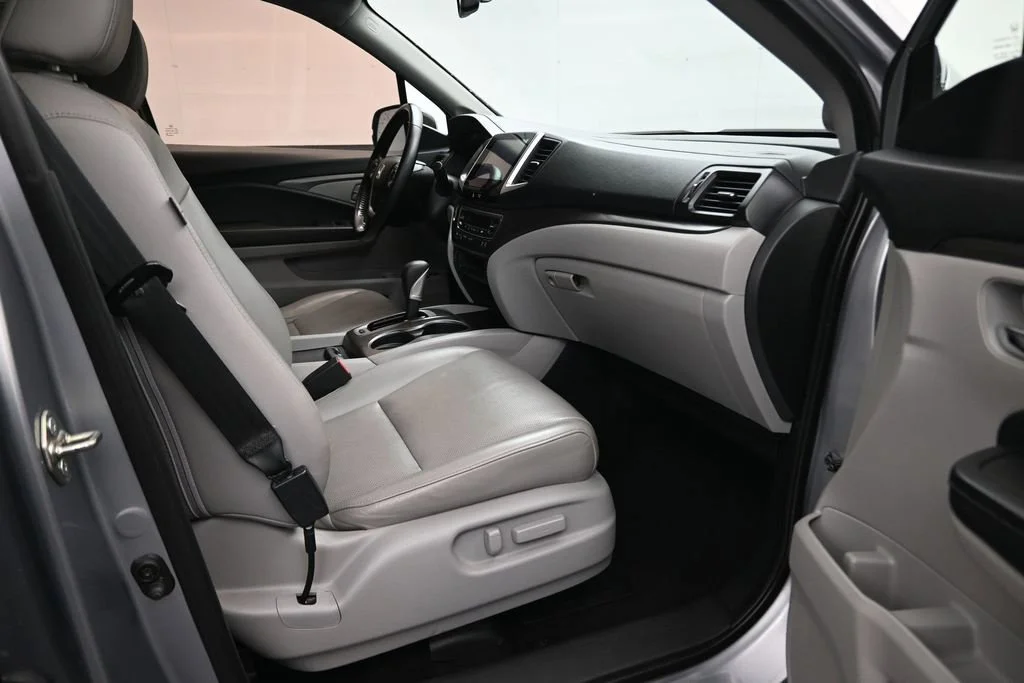 Used 2017  Honda RTL-T image 22