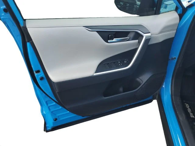 Used 2019 Blue Flame Toyota Adventure image 13