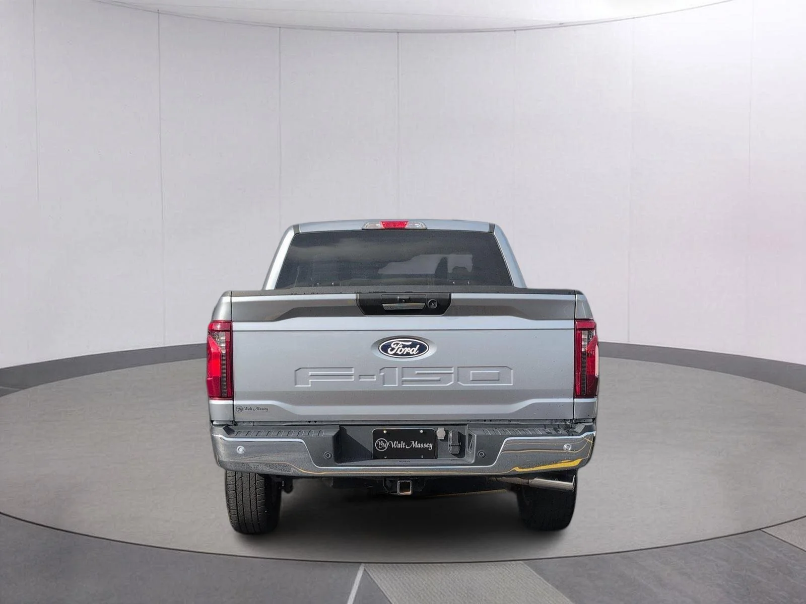 Used 2024 Iconic Silver Ford XLT image 4