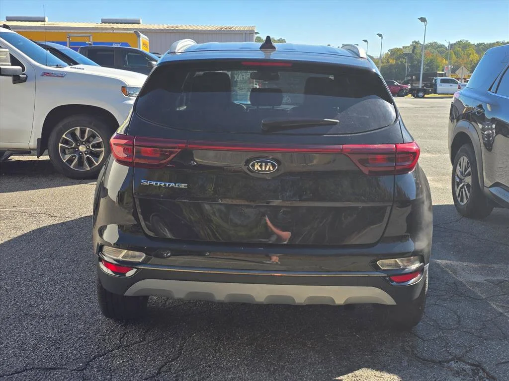 Used 2021 Red Kia S image 11
