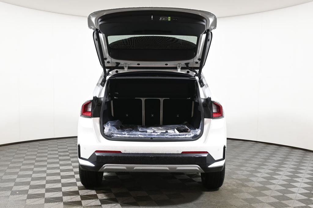 New 2026 White Metallic BMW xDrive28i image 36