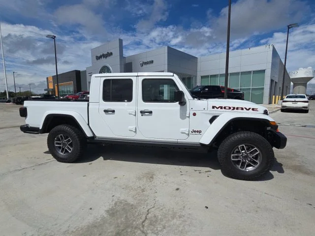 New 2026 Bright White Clear-Coat Exterior Paint Jeep Mojave image 4