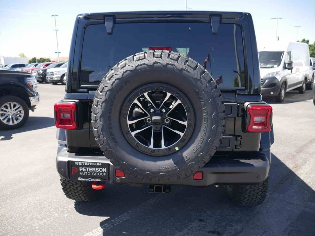 New 2026 Black Clear-Coat Exterior Paint Jeep  image 21