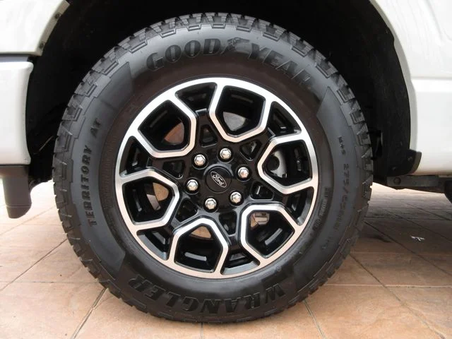 Certified Used 2023 Avalanche Ford Lariat image 8