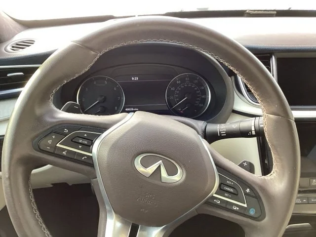 Used 2021 White INFINITI Autograph image 29