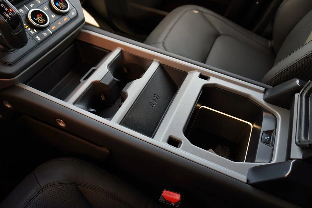 New 2026 Santorini Black Land Rover V8 image 30