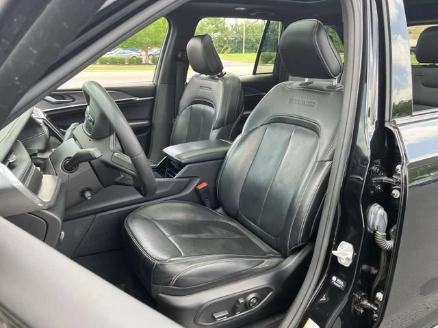 Used 2023 Black Jeep Overland 4x4 image 20