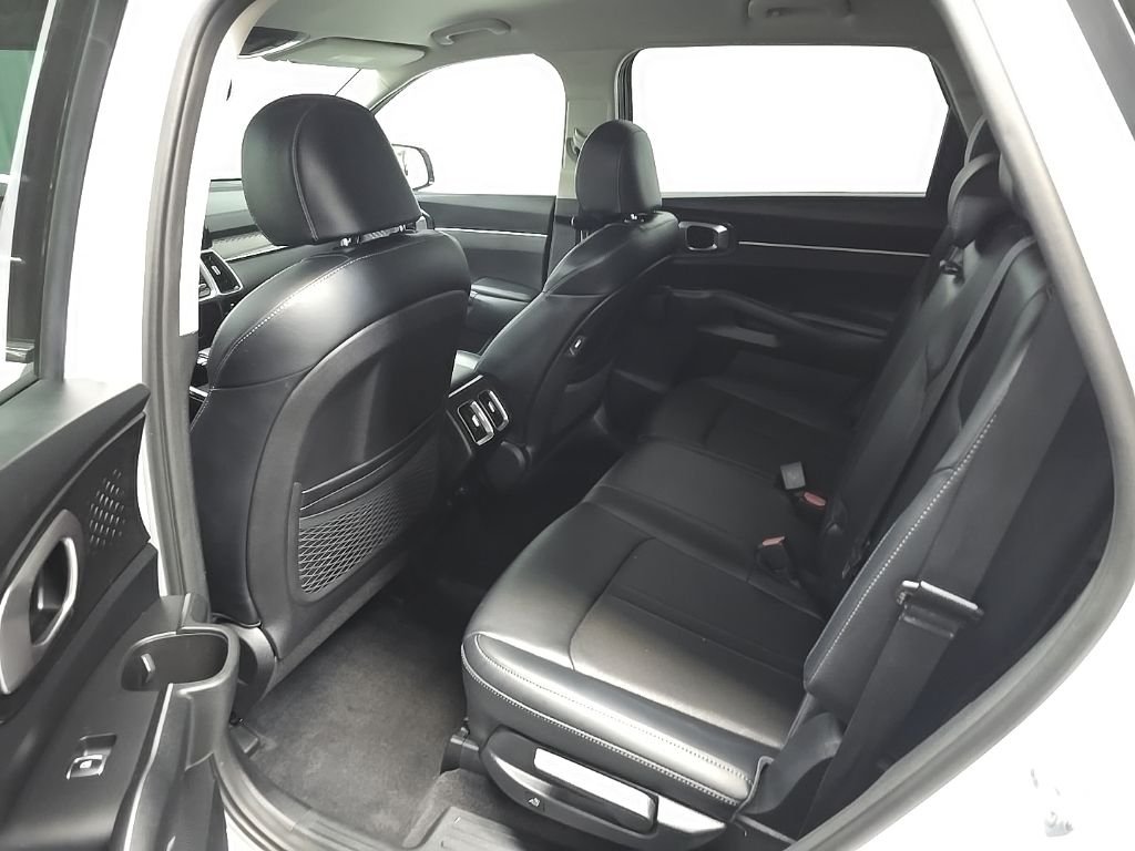 Used 2021 White Kia S image 30